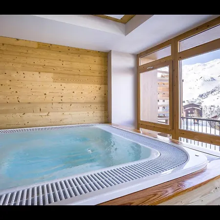 Apartment In Les Menuires With Spa & Ski Access Lejlighed