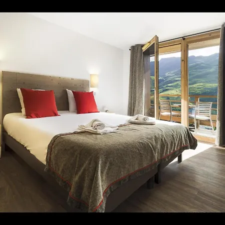 Apartment In Les Menuires With Spa & Ski Access Lejlighed *