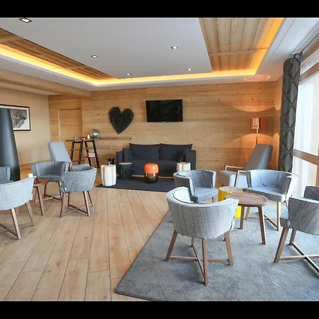 Apartment In Les Menuires With Spa & Ski Access *