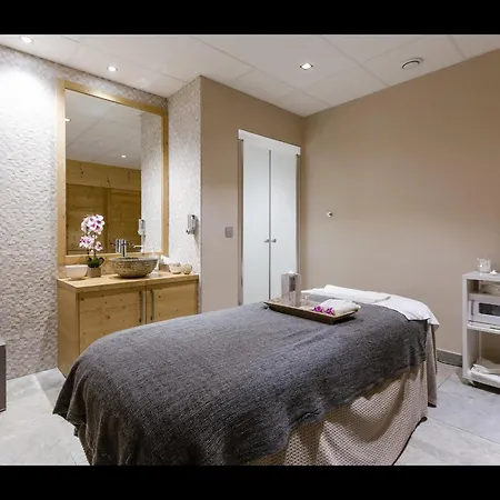 Apartment In Les Menuires With Spa & Ski Access Lejlighed Saint-Martin-de-Belleville