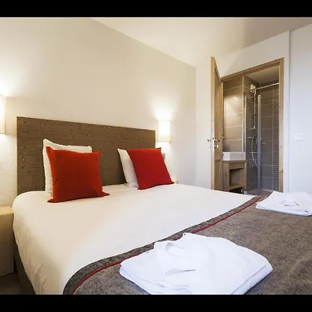 Apartment Apartment In Les Menuires With Spa & Ski Access