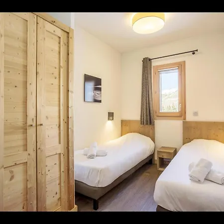 Apartment In Les Menuires With Spa & Ski Access *
